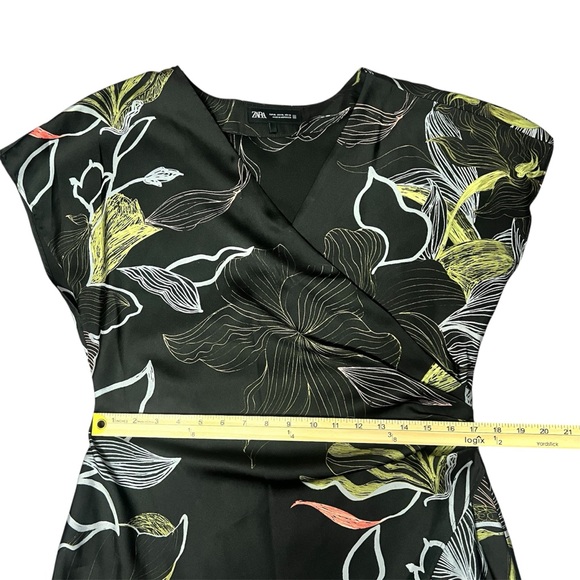 Zara Elegant Short Sleeve Silky Black Floral Wrap Midi Dress Size XL - Picture 6 of 7